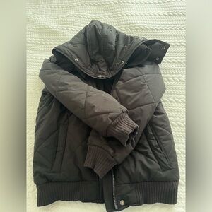 EUC 
Abercrombie Kids Black Puffer Coat
Size:13/14 kids 
RP: $110